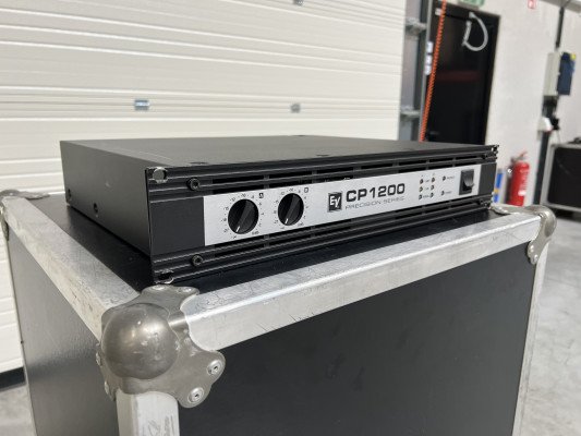 Electro-Voice EV CP1200 2x400W/4Ohm