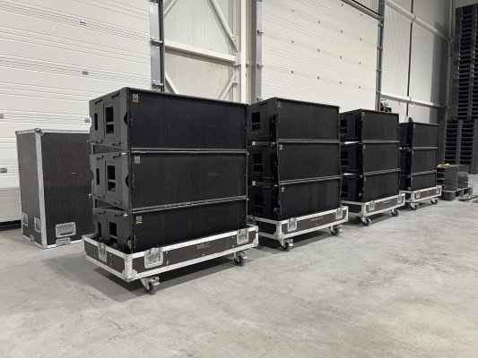 Martin Audio line array: 10x W8LC 2x W8LCD 4x flygrid 4x case