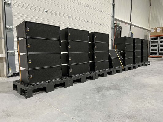 Martin Audio W8LMi 2x8"/2x1" line array (bi-amp!)