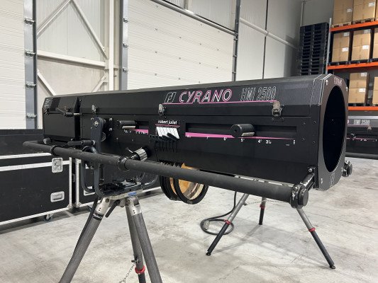 Robert Juliat Cyrano 2500W HMI followspot