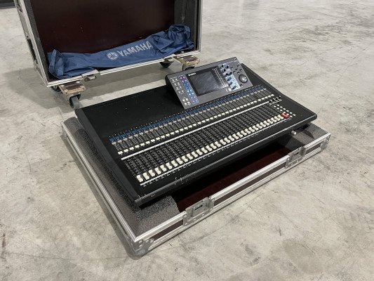 Yamaha LS9 con flightcase